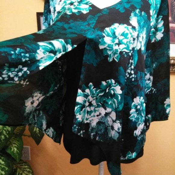 AGB Floral Blouse With Black Tank Cami - Picture 8 of 9